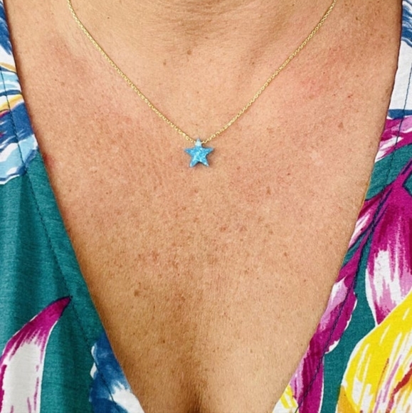 Lucky Charm NWT Sparkly Star Necklace - Picture 6 of 7